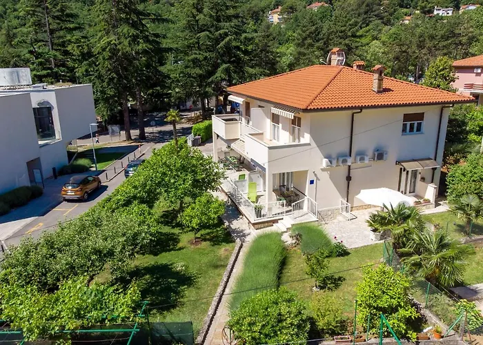 Rosovic J&c Lägenhet Mošćenička Draga